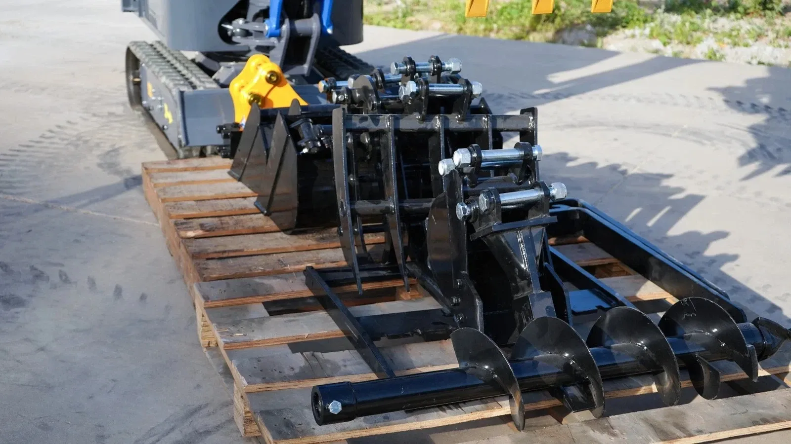 TERROR XI Mini Excavator Digger 13.5hp Gas B&S EPA Engine with 13 Attachments