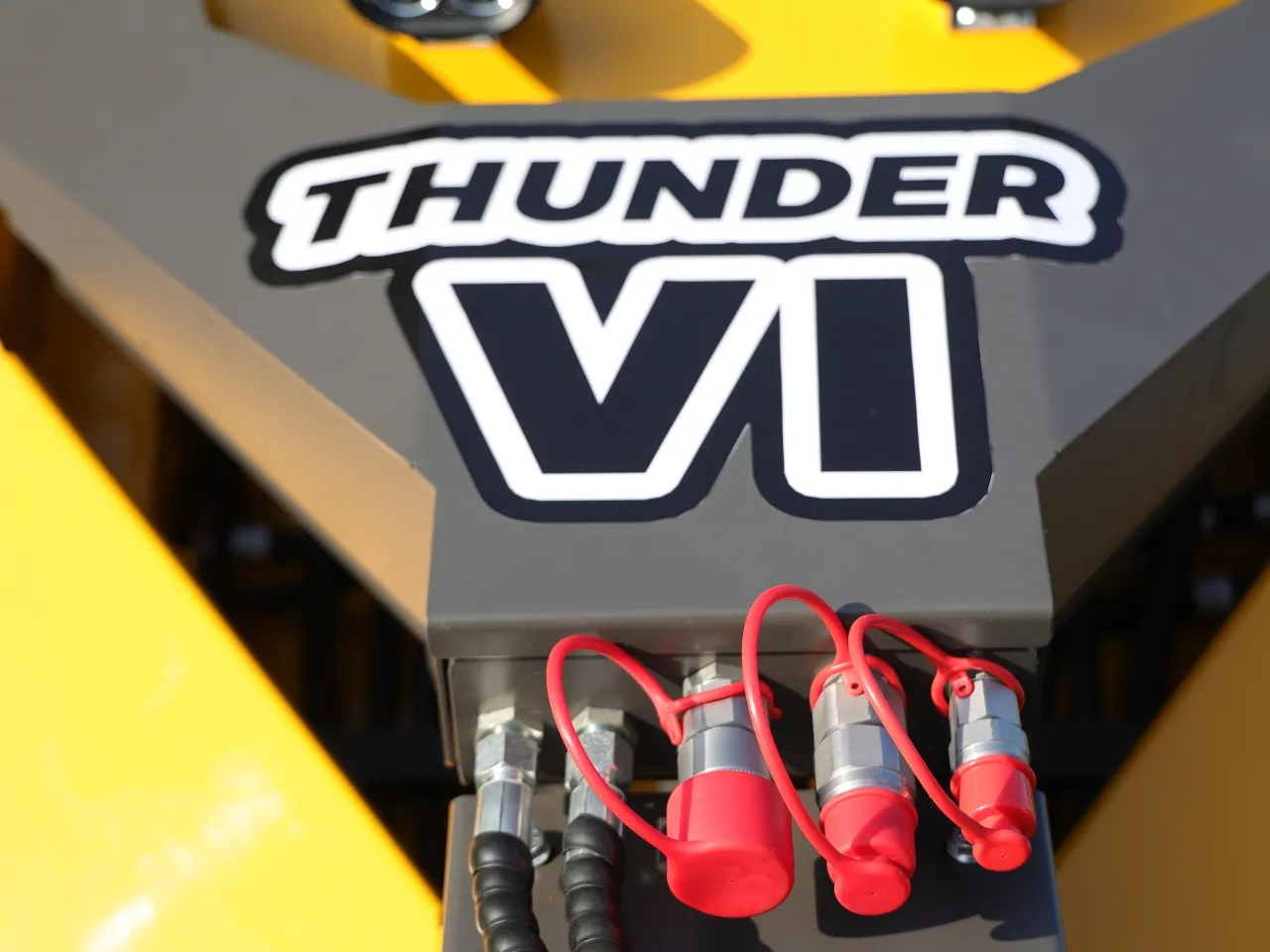 TYPHON Thunder VI 23hp EPA B&S Engine Wheel Loader USA
