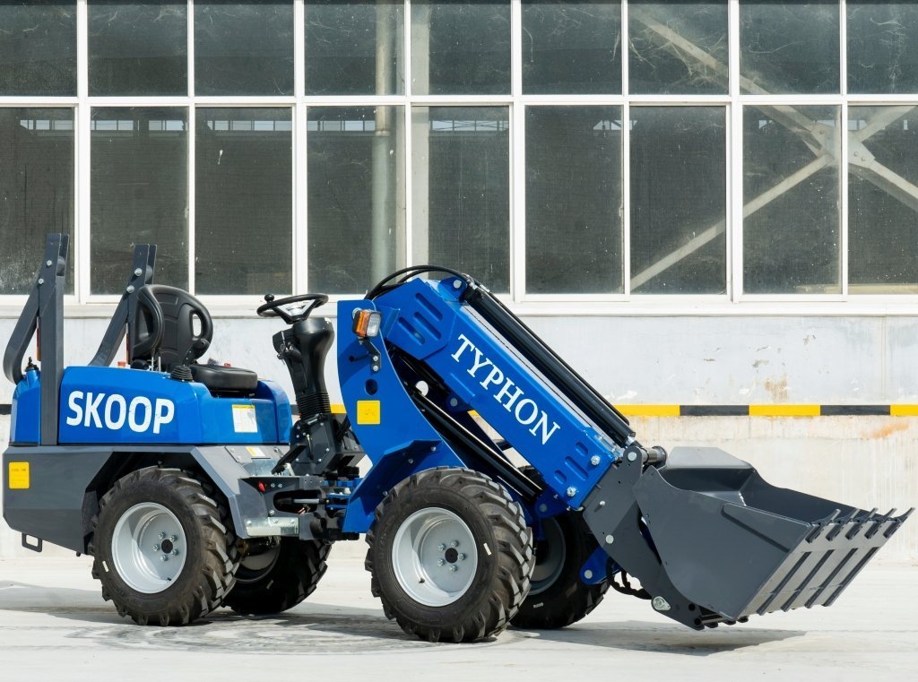 New TYPHON Telescopic Wheel Loader with Kubota D1105 engine 25 hp 1 ton Load USA